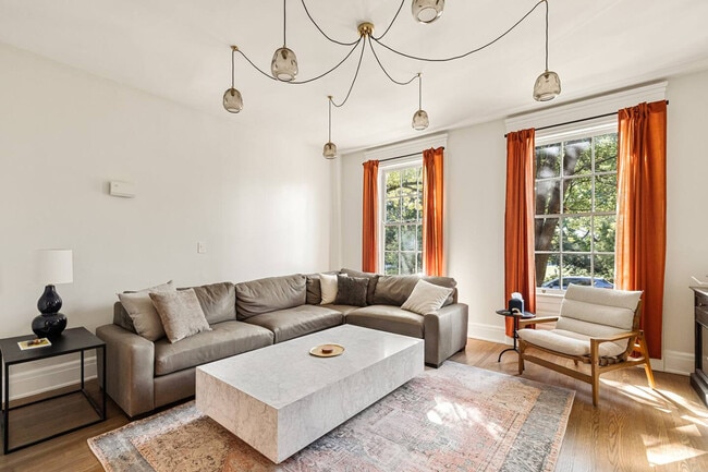 Building Photo - 1326 Broadway-SI ID1324946P