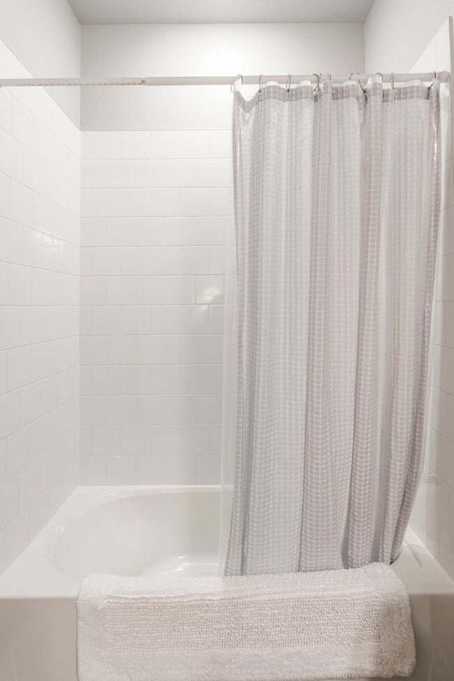 Building Photo - New Executive Furnished -Three bedroom, two bathroom new build home in Longmont fully furnished F...