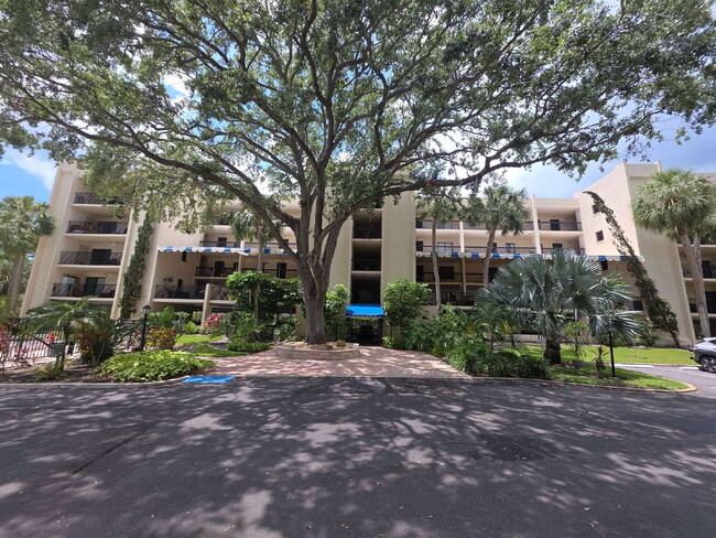 Primary Photo - Condo For Rent in Tarpon Point