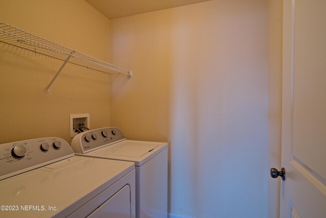 Building Photo - 400 E Bay St