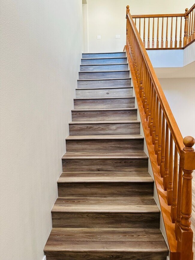 Building Photo - Oversized 5 bedroom Copper Canyon Murrieta...