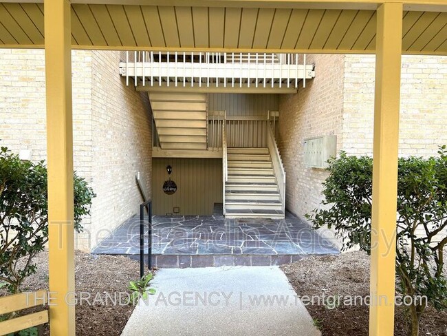 Building Photo - 5260 Crossbow Cir