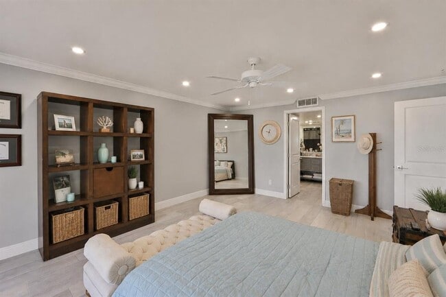 Building Photo - 7037 Sunset Dr S