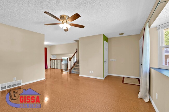 Building Photo - Beautiful home with 3 bedrooms, 2 bathroom...