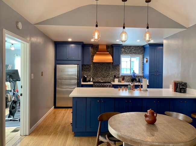 Building Photo - Beautiful 2 bed 2 bath
