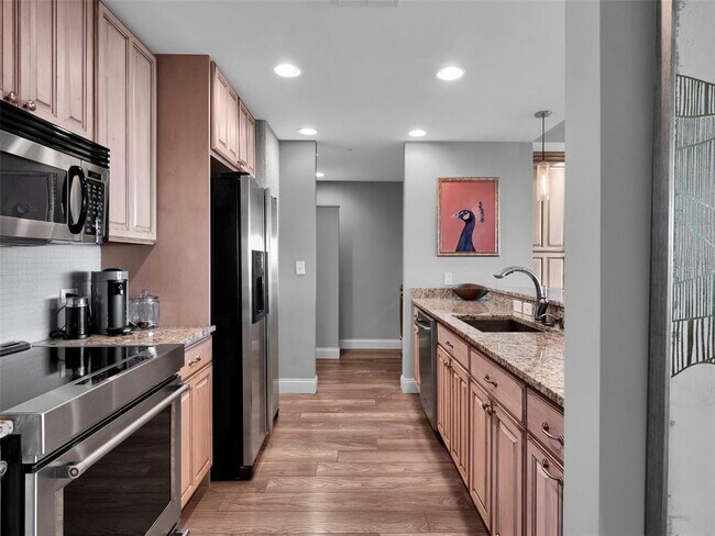 Building Photo - 525 E Jackson St