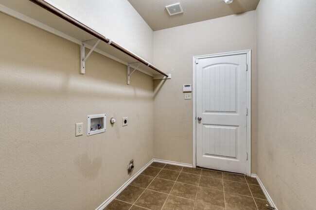 Building Photo - 1103 Ellis Rd