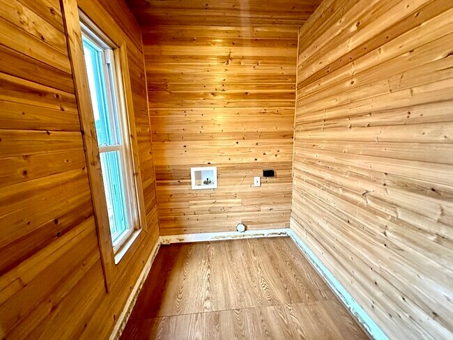 Building Photo - 6 Grant St