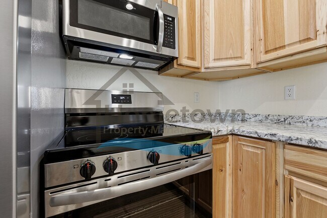 Building Photo - 2 Bedroom 1 Bathroom Home with a Single Car Garage Available in Blanchard!