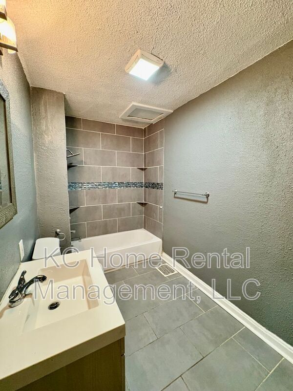 Building Photo - 6103 Walrond Ave