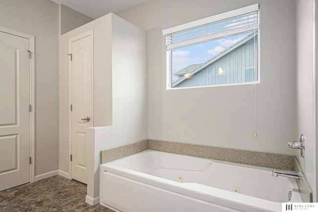 Building Photo - 1504 Old Gaelic St