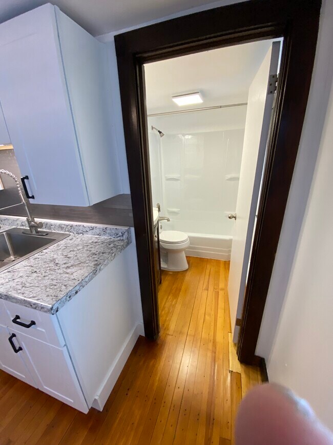 Building Photo - 54 Bridge St