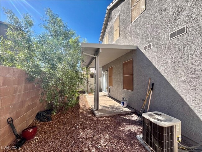 Building Photo - 8074 Kings Ransom St