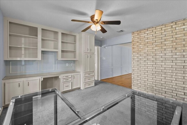 Building Photo - 2422 Fairwind Dr