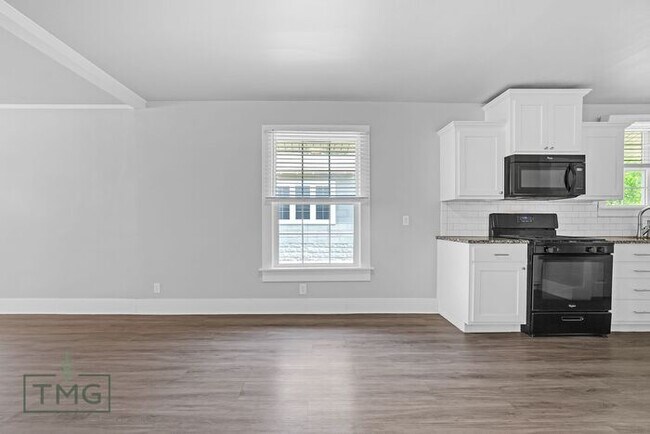 Building Photo - Completely Updated 2 Bed/2 Bath!