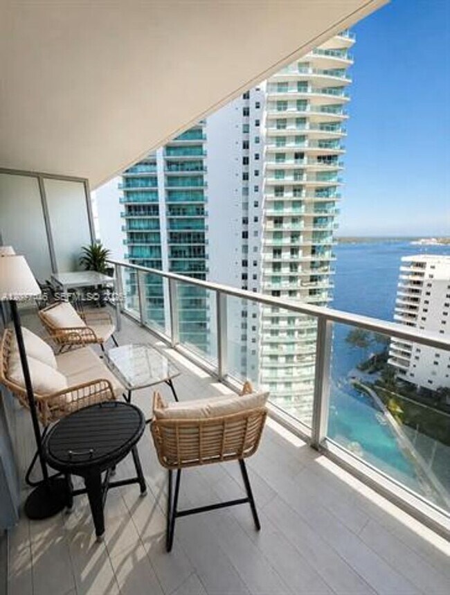 Building Photo - 1300 Brickell Bay Dr