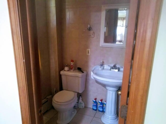 Building Photo - 270 Bates St