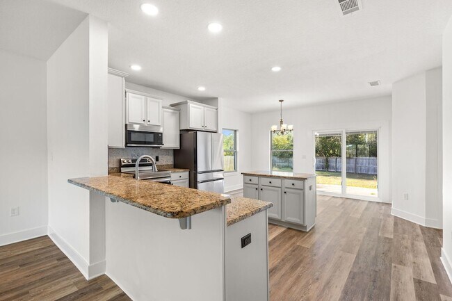 Building Photo - 140 Kinley Ave