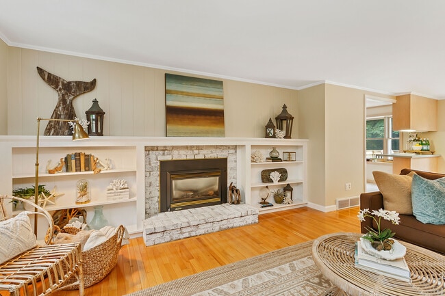 Building Photo - 25 Embassy St