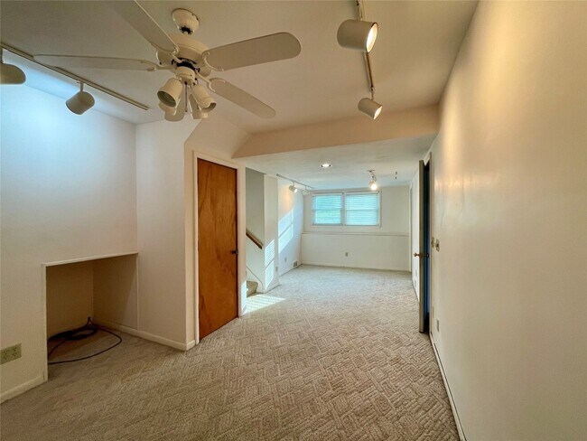 Building Photo - 328 Chestnut Ln