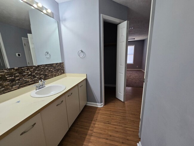 Building Photo - 6752 Willowbrook Dr