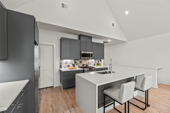 Building Photo - 1042 Homer St