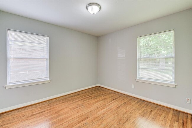 Building Photo - 5907 Nelwyn St