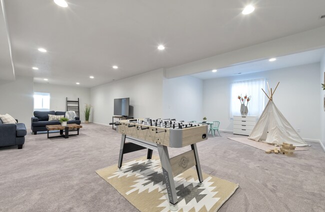 Building Photo - 5 bedroom 3.5 bathroom home in Lehi.