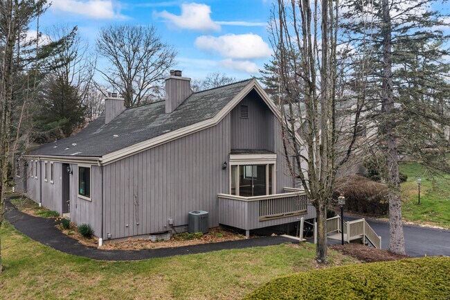Building Photo - 36 Algonquin Ln