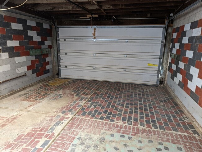 Building Photo - 2221 Suncrest Blvd