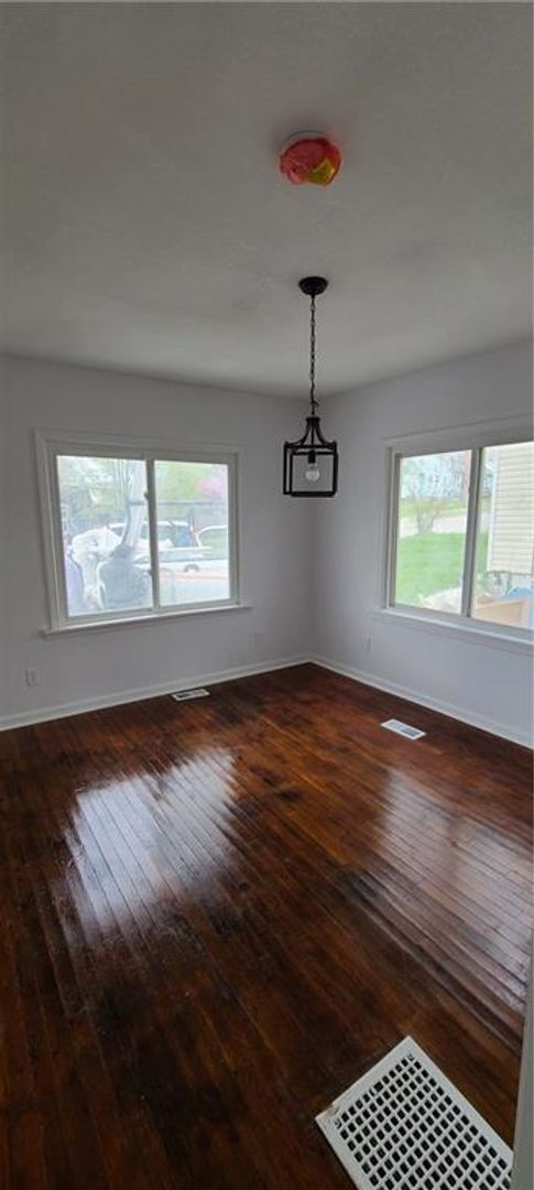 Building Photo - Newly remodeled 3 Bed 2 Bath