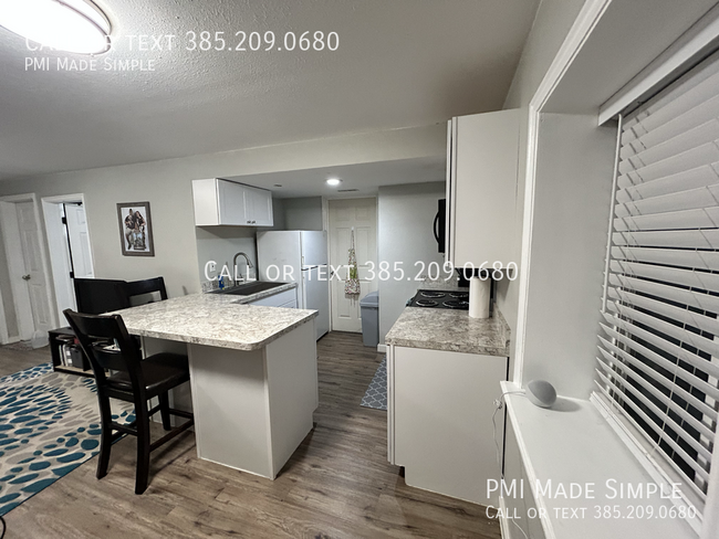 Building Photo - Charming 2-Bedroom Downstairs Apartment in...