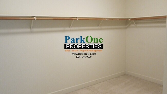 Building Photo - Large Danville Home with Pool