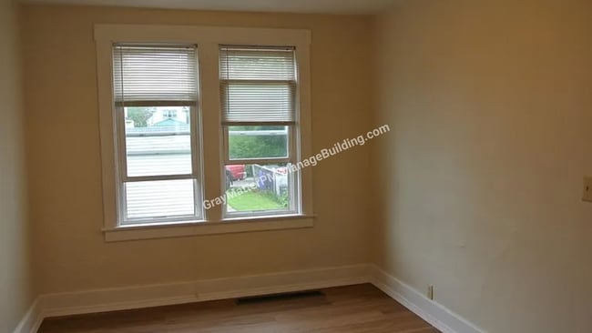 Building Photo - 861 Priestley Ave