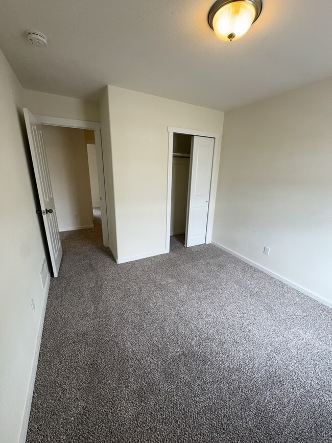 Building Photo - 5198 Dovetail Ln