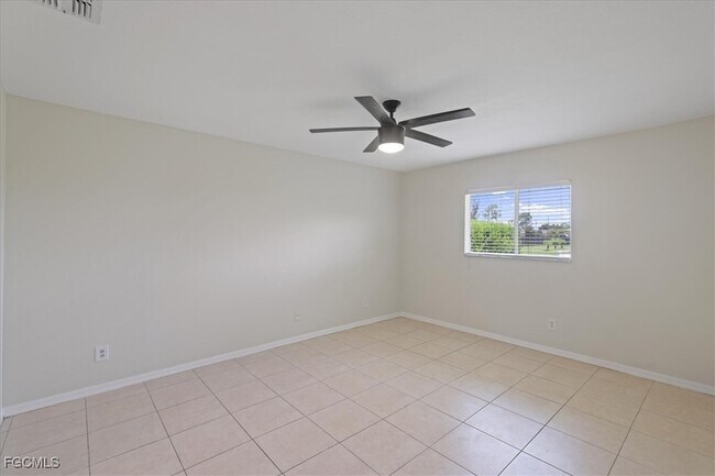 Building Photo - 1529 SW 15th Pl