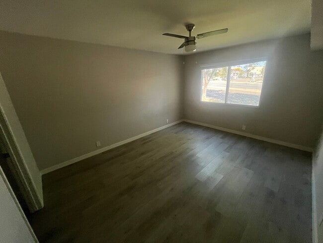 Building Photo - Spacious 2 Bed / 1 Bath Upstairs Condo in San Carlos – Utilities Included!