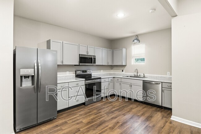 Building Photo - 1452 Woodlawn Ave