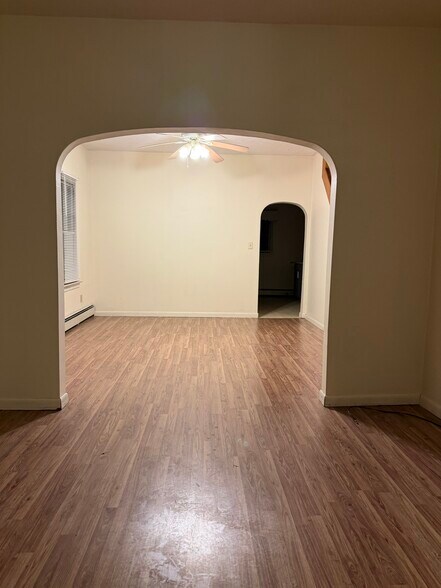 Building Photo - 1524 Meylert Ave