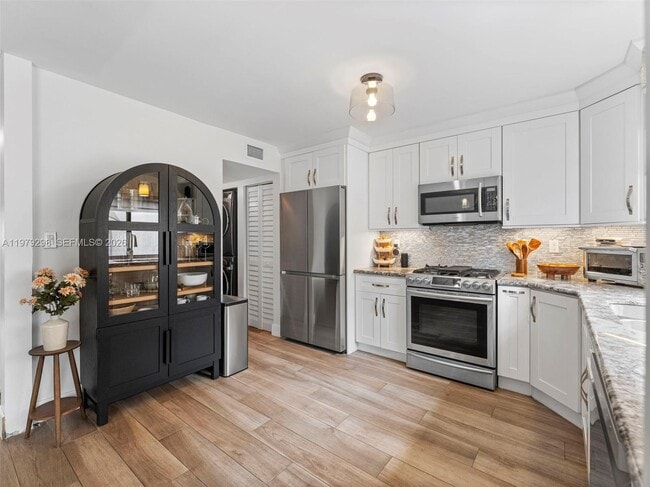 Building Photo - 10548 SW 112th Ave