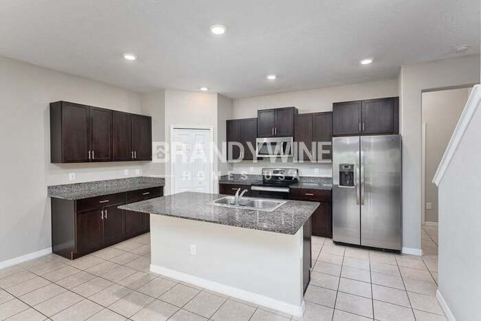 Building Photo - 5661 Mercado Dr