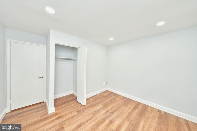 Building Photo - 9900 Kingsbridge Dr