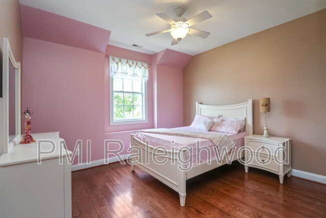 Building Photo - 203 Braebrook Way
