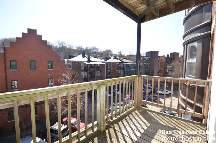 Building Photo - 1589 Beacon St