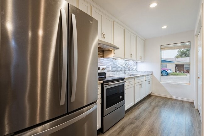 Building Photo - 1308 Church St