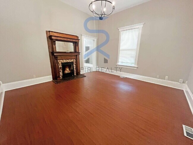 Building Photo - Move in before October 31st and get a $250...