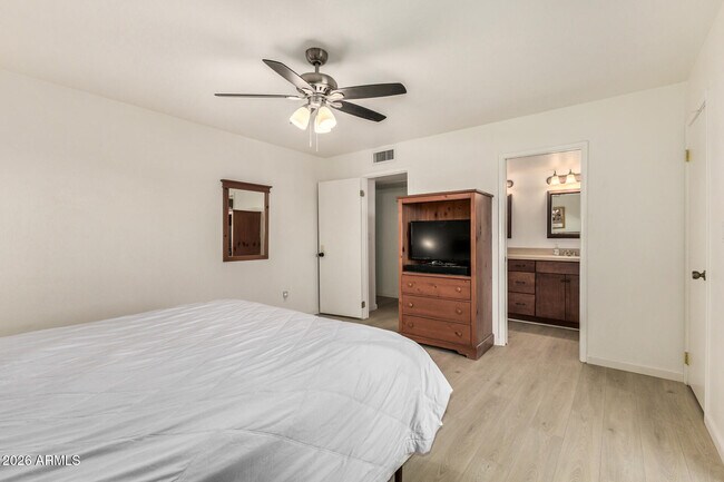 Building Photo - 886 W Galveston St