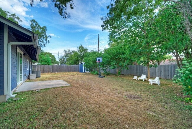 Building Photo - 6811 Miranda Dr