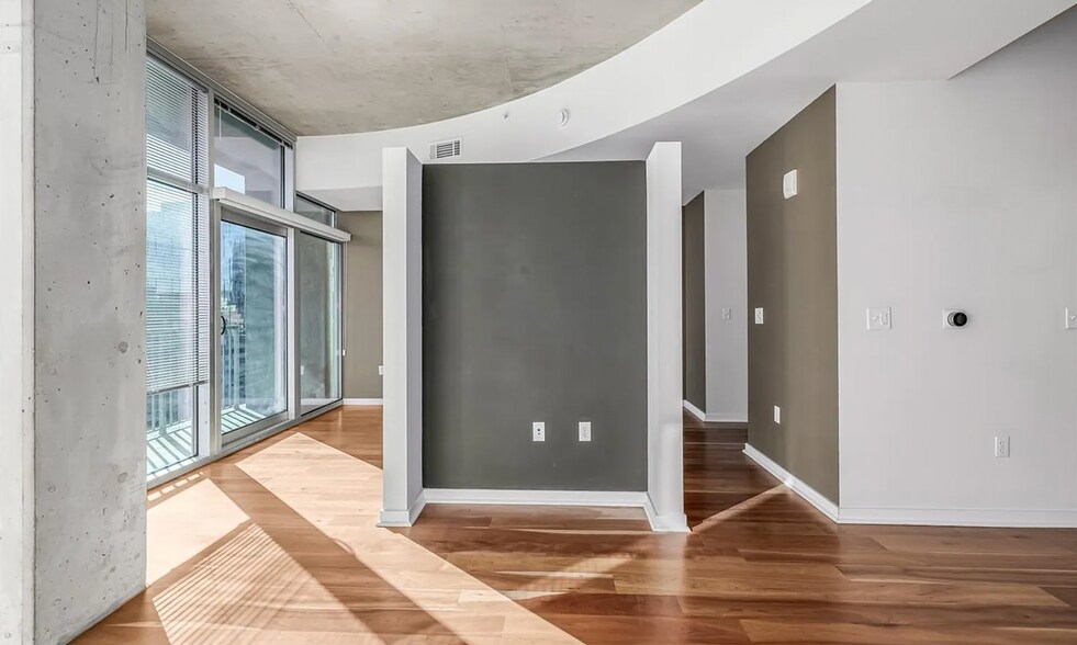 Building Photo - 1700 Bassett St