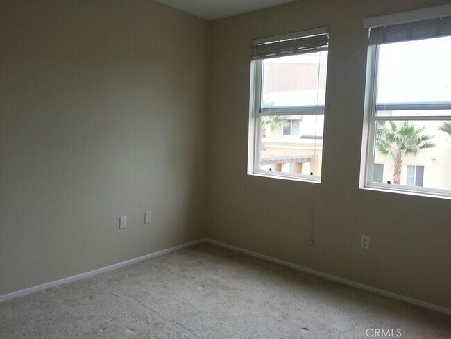 Building Photo - 1480 Scholarship-